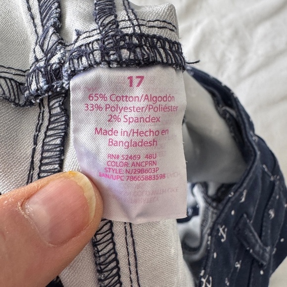 NOBO Women's 17 Mid-Rise‎ Nautical Theme Shorts Navy Blue Allover Anchor Stretch - Picture 6 of 12